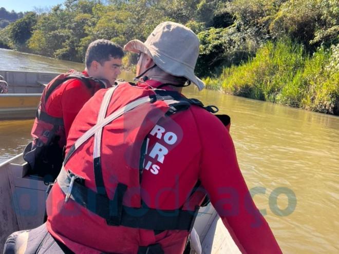 Os militares do Corpo de Bombeiros entraram pelo quarto dia de buscas aos dois irmãos desaparecidos