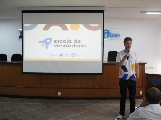 Cláudio Zambaldi destacou que o apoio das empresas com a Escola de Vendedores é fundamental 