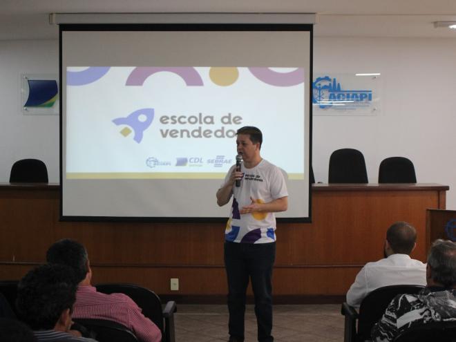 Luís Henrique salientou a importância do projeto Escola de Vendedores para o comércio em geral 