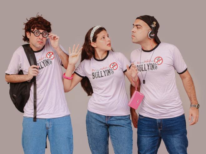 No espetáculo musical, personagens debatem o bullying em escolas 