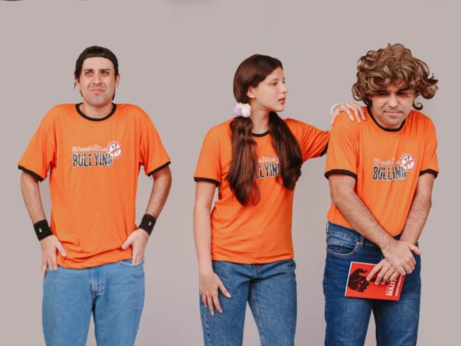 O grupo apresenta situações do cotidiano para educar e conscientizar