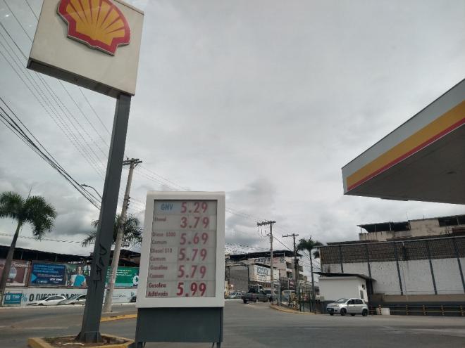 O litro da gasolina comum custava R$ 5,75 na quarta-feira em um posto no Jardim Panorama