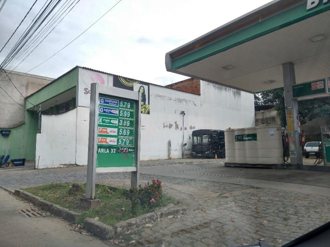 Em um posto no bairro Veneza II, a gasolina comum estava R$ 5,79