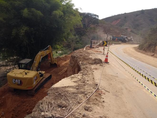 Em algumas partes a estrada está parcialmente interditada 