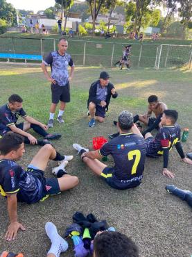 O técnico Beto Hermógenes e os jogadores do Oriente estarão em campo no duelo contra o Talismã valendo o título da inédita Terceirona