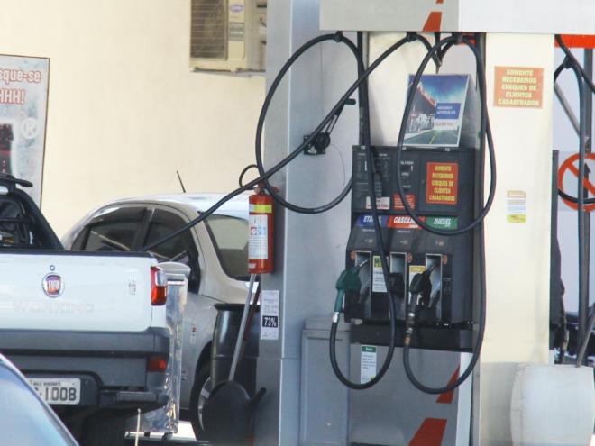 O motorista precisa ficar atento com os preços dos combustíveis ao abastecer o seu veículo 