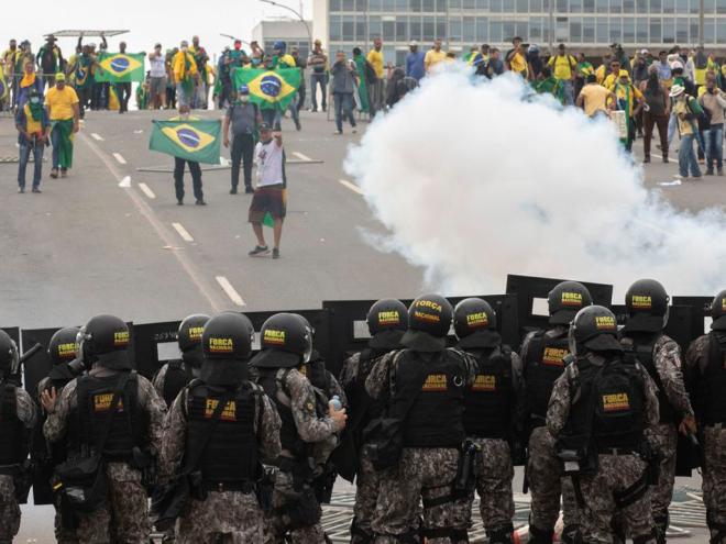 Mais de 1.400 pessoas foram presas logo após os ataques de vandalismo
