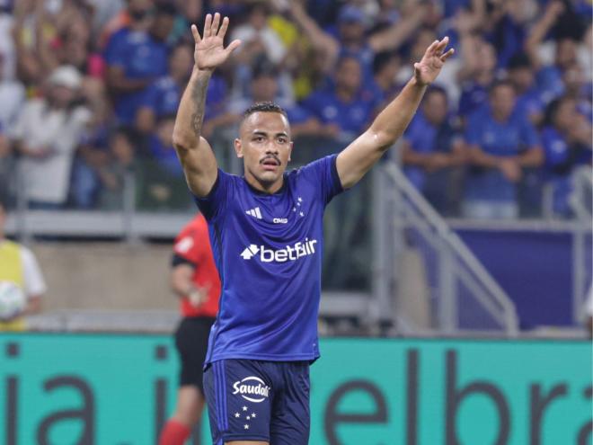 Rafael Elias (Papagaio) marcou seu primeiro gol vestindo a camisa do Cruzeiro 