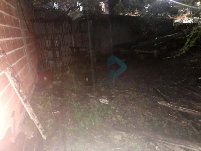 Bombeiros foram acionados para uma ocorrência de incêndio em lote vago