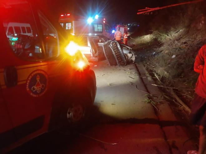 Condutor disse que perdeu os freios quando dirigia por rua no bairro Mangueiras, desceu ribanceira de 12 metros e foi parar na BR-381