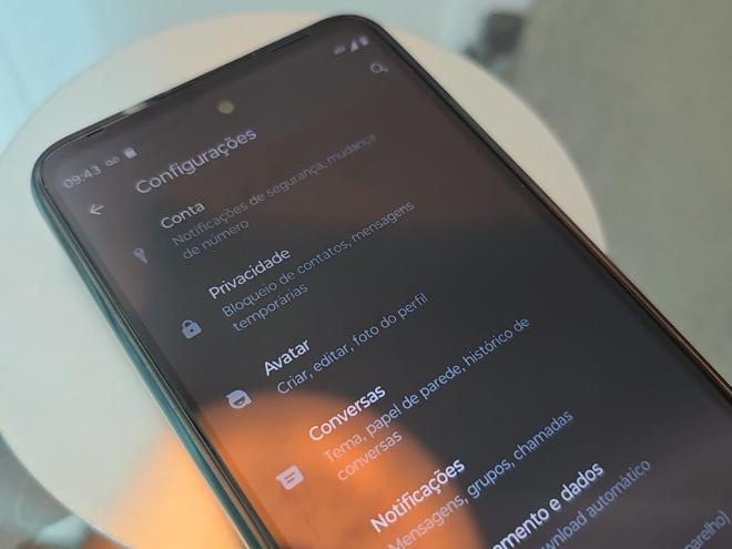 Quando se trata de rastrear quem lê suas mensagens no WhatsApp, é essencial entender primeiro a interface do aplicativo