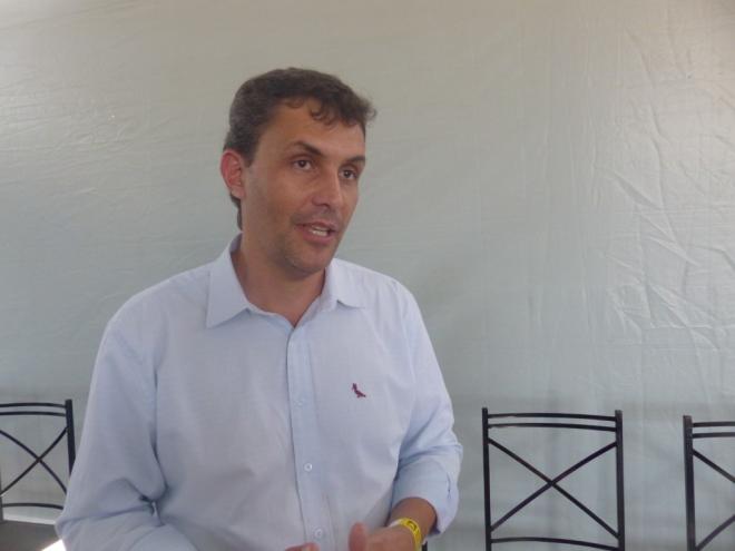 Prefeito de Dionísio, Francisco Castro conta que trecho sofre muito no período de chuvas