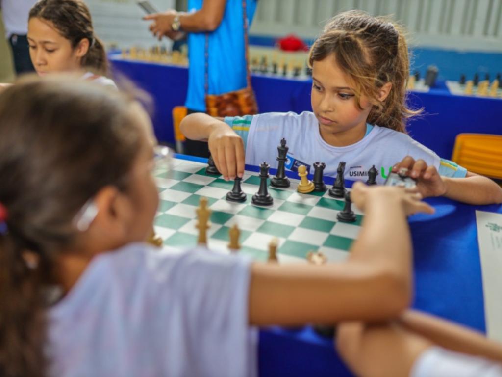 Nosso Clube - Professora de xadrez do Nosso Clube acredita que série levará  mais mulheres à modalidade