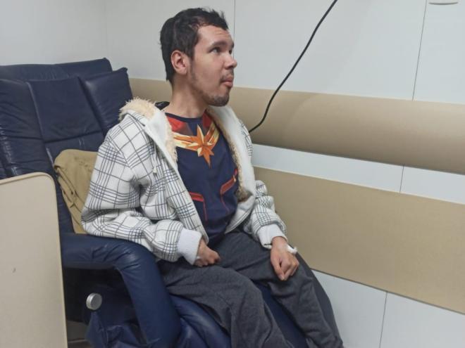 Thiago recebeu o diagnóstico de Distrofia Muscular de Duchenne quando ainda era criança, aos três anos de idade