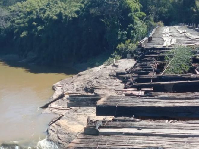 Um incêndio criminoso na semana passada levou à interdição total da ponte