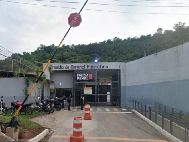 Cinco presos tentaram fazer um policial penal de refém