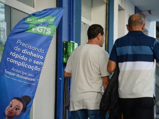  Todos os consumidores, mas especialmente os idosos, devem ter cuidado durante a contratação de empréstimo 