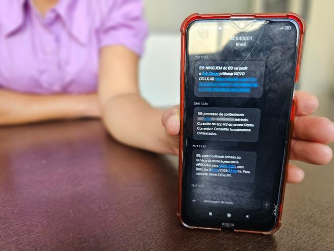 Vítima desconfia que celular foi invadido e, partir de dados vazados, estelionatários tiveram acesso à sua conta  