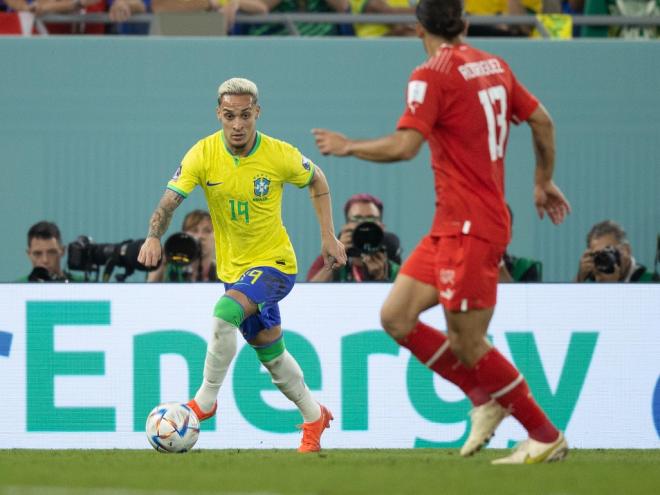 Antony defendeu o Brasil na Copa do Mundo do ano passado