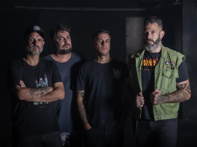 A banda Os Capiau presenta repertório hard core no festival