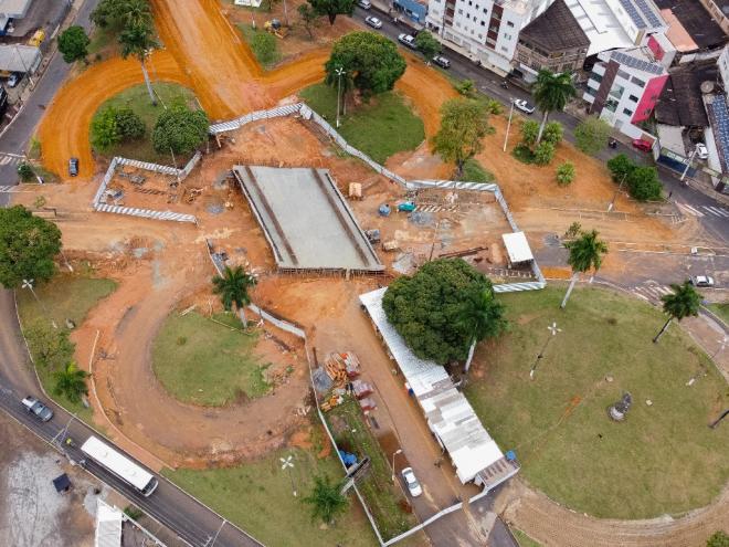 Nesta fase da obra foram consumidos aproximadamente 205 metros cúbicos de concreto de alta resistência (50 Mpa), distribuídos em 20 caminhões 