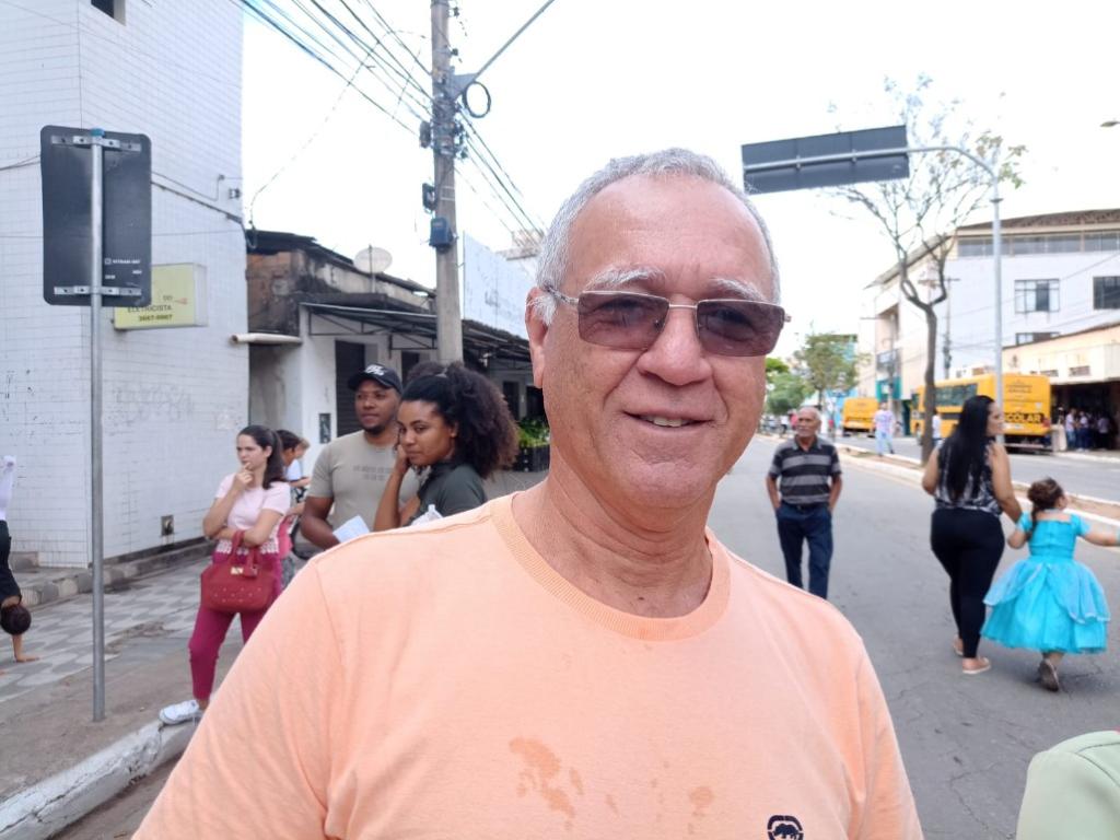 ''O desfile de 7 de Setembro representa um patriotismo que não pode ser esquecido. E também é um começo para que as crianças aprendam a ter respeito à pátria''. André dos Reis Gomes, aposentado, Floresta