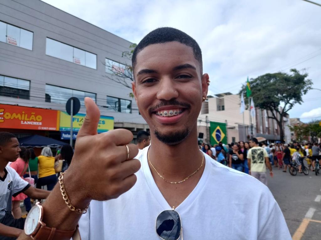 ''Um momento para trabalhar a conscientização dos alunos com relação à preservação do Brasil, principalmente os conceitos de meio ambiente, trabalhados neste ano''. Vitor Santos, 20 anos, monitor escolar, São Cristóvão