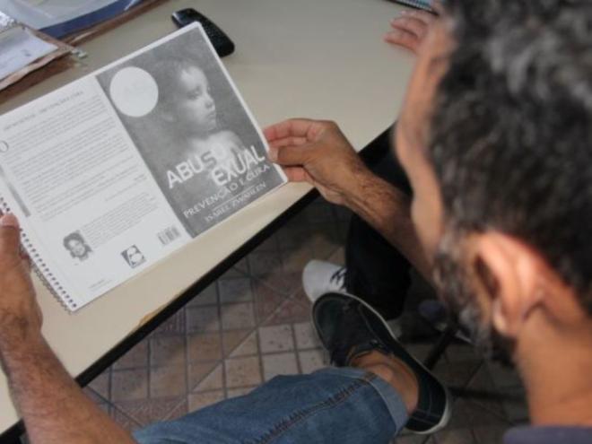 Para votar, o cidadão deve comparecer ao local de votação, com seu título de eleitor e documento oficial com foto