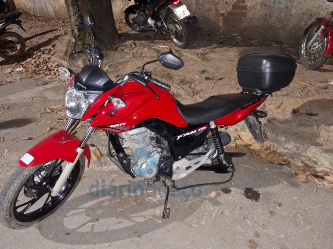Ao sair de turno, trabalhador teve essa surpresa: levaram a roda traseira de sua moto