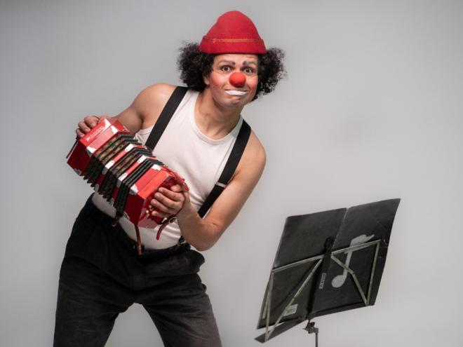 O artista esteve com grandes palhaços e nomes do teatro e do circo