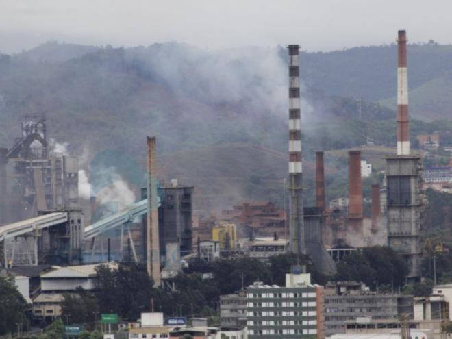 Empresa afirma que tem seguido todos os compromissos assumidos com o MPMG e com a comunidade para a redução das emissões de partículas sedimentáveis