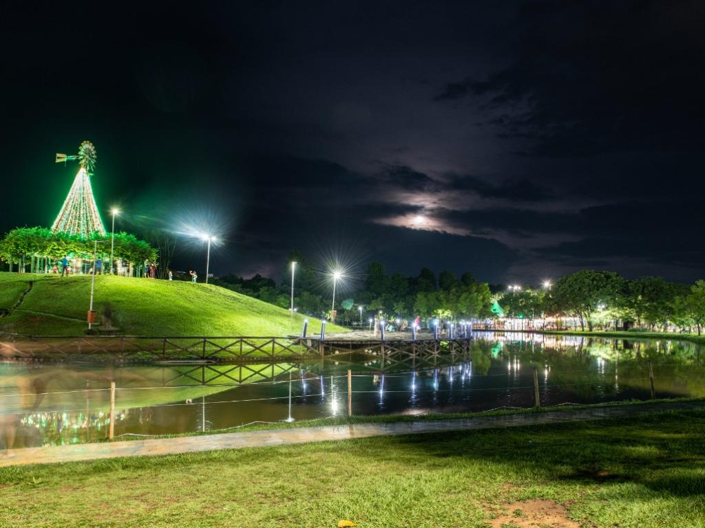A iluminação natalina do Parque Ipanema é projeto desenvolvidos pelo Seminaluz na região