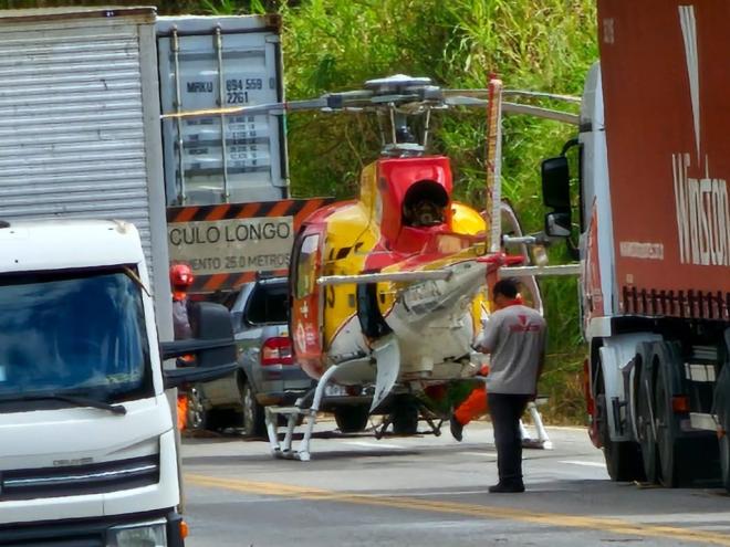 Foi necessária a remoção do motorista em um helicóptero do Corpo de Bombeiros Militar 