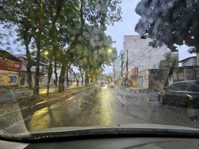 A chuva poderá ser acompanhada de raios e rajadas de vento