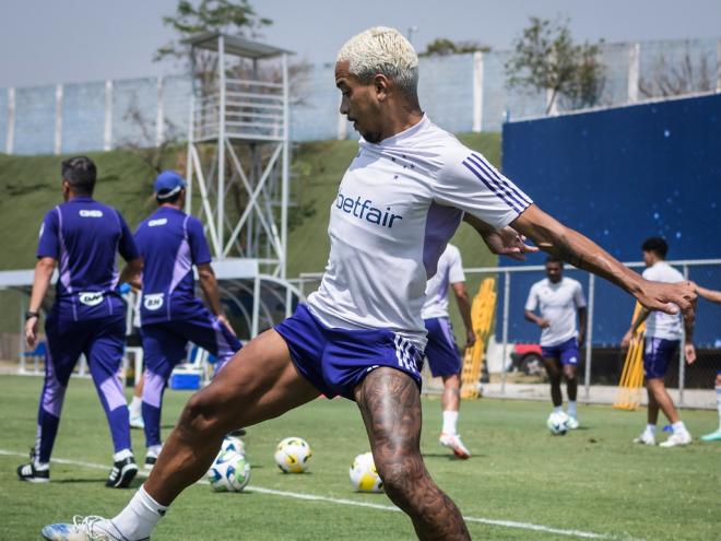 Meia-atacante pode aparecer no banco contra o América