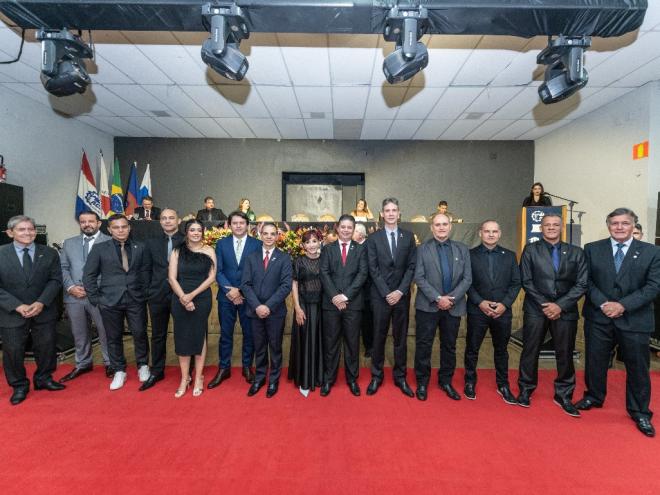 Membros da nova diretoria da Aciapi  