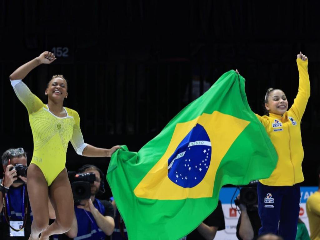 É a primeira vez na história que a seleção nacional coloca duas representantes no pódio em um mesmo aparelho
