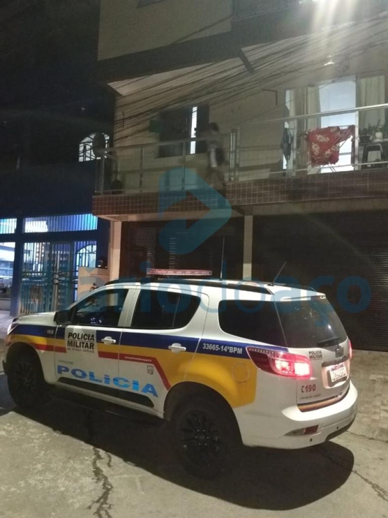 Policiais militares realizaram um cerco na rua onde o suspeito foi visto