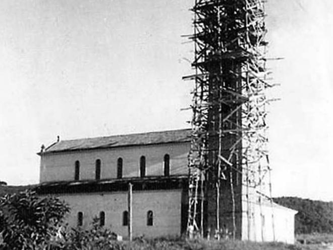 Igreja Matriz de São Sebastião foi instalada em 15 de agosto de 1948, antes do término de sua construção