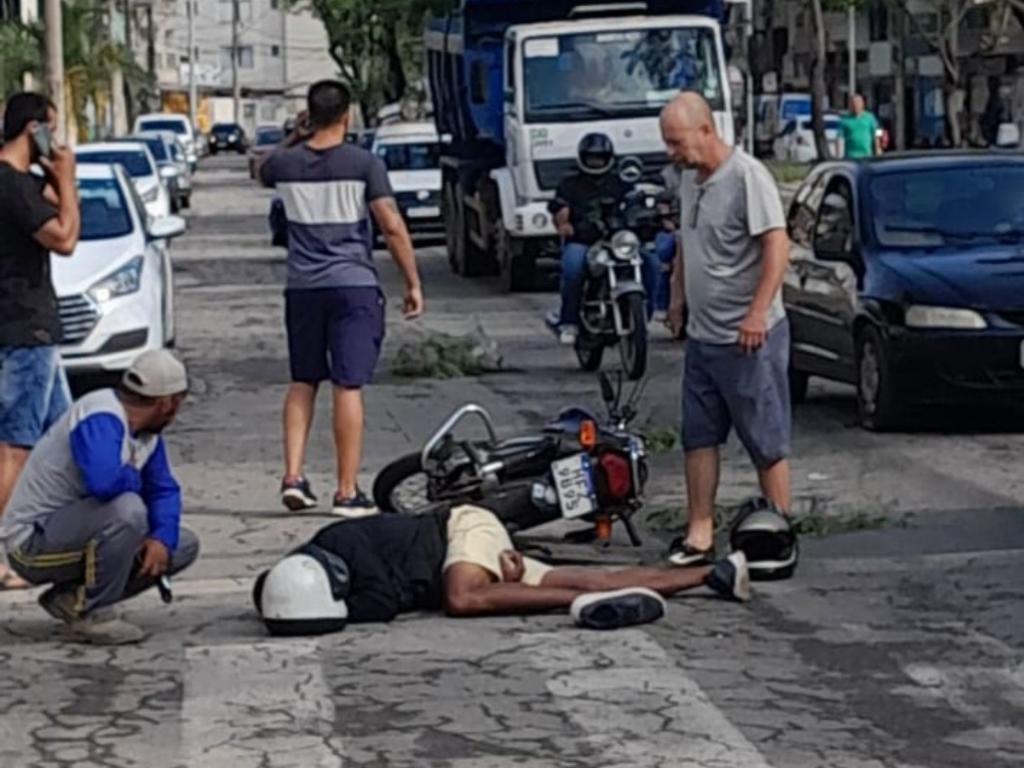 Com tráfego intenso no momento do acidente, vítima recebeu apoio de populares até a chegada dos socorristas