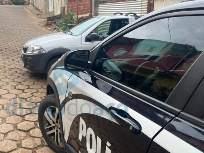Os policiais civis cumpriram os mandados de busca e apreensão neste mês durante as investigações