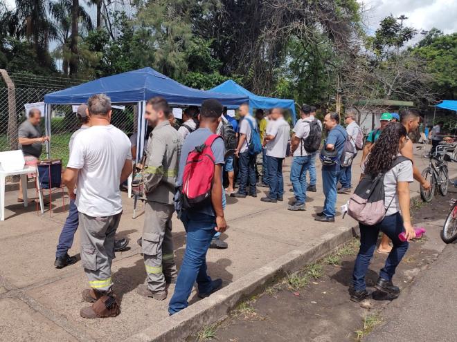Depois da definição da pauta de reivindicações, reunião entre os representantes dos trabalhadores e da direção da Usiminas está marcada para o próximo mês 