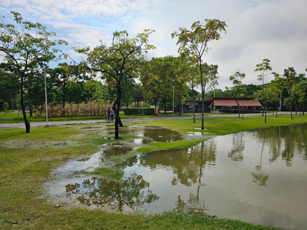 Vertedouro da lagoa não foi suficiente para escoar toda a água da tempestade da noite de terça-feira (31)