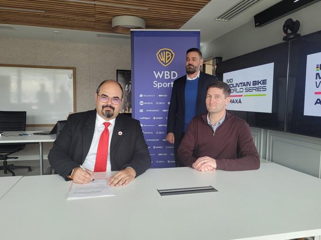 O vice-governador de Minas, Professor Mateus, durante assinatura do protocolo