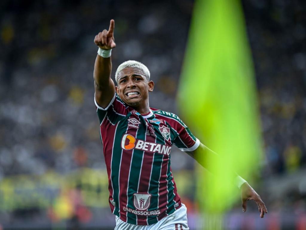 O mineiro John Kenedy marcou o gol decisivo