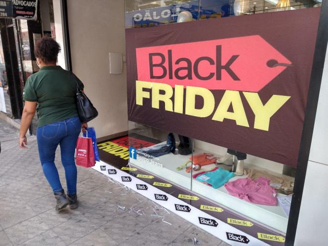 Calçados e roupas também devem ser procurados pelos consumidores na Black Friday  