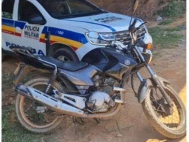 Motocicleta furtada sexta-feira foi recuperada domingo (12)
