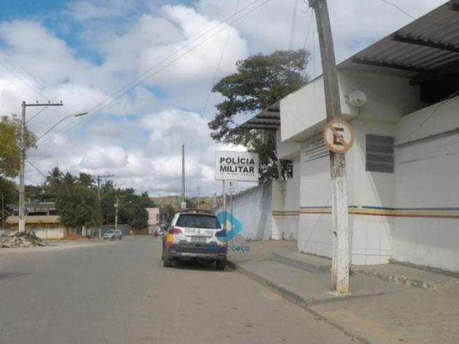 Polícia Militar de Belo Oriente procura, desde domingo, dois homens acusados de um brutal assassinato na porta de um bar na zona rural 