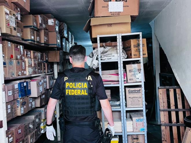 Cada um dos presos na operação de hoje responderá por um ou mais dos seguintes crimes: lavagem de dinheiro, extorsão, tráfico de drogas e agiotagem