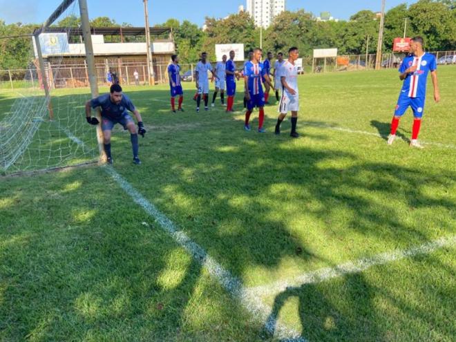 O goleiro Ênio e a zaga do Universo tiveram muito trabalho com o ataque do Beirão